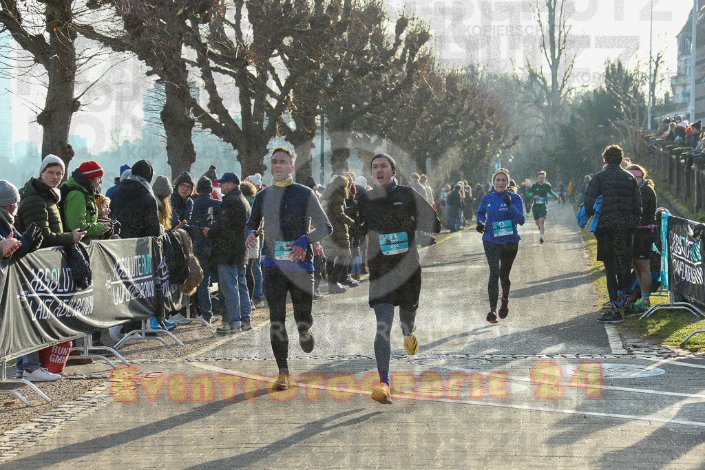 241231_1200_EX1_3346 | Sportfotografie im Rhein-Sieg Kreis, Köln, Bonn, NRW, Rheinland Pfalz, Hessen, etc. Unser Tätigkeitsfeld umfasst den Laufsport vom Volkslauf über den Marathon, Duathlon, Triathon bis zum Ultralauf wie Kölnpfad Ultra oder Schindertrail.