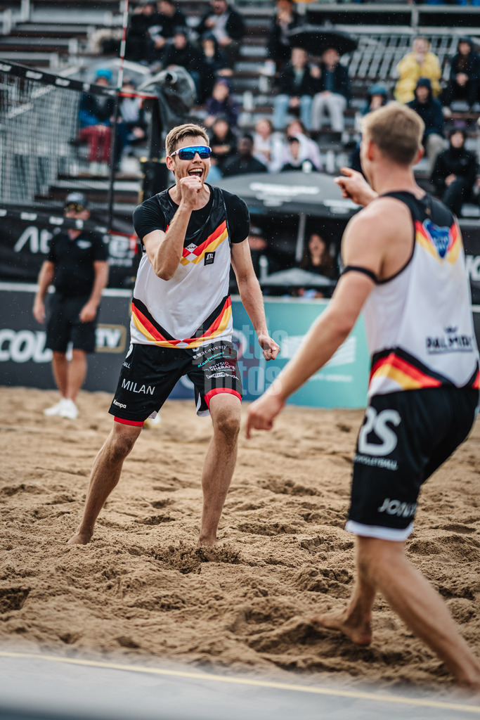 Beachvolleyball | Männer | Queen and King of the Court | Hamburg | 31.05.2024 | Jubel bei Milan Sievers (links) und Jonas Reinhardt (rechts)