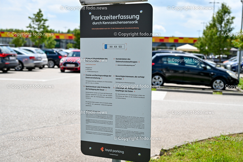 Frunpark Asten_ Parkplatz_ 07.06.2024-4 | 07.06.2024, Asten, AUT, Frunpark, Gewerbegebiet, im Bild Einkausfzentrum, Fachmarktzentrum, Parkplatz, Parkordnung, Schilder, Einfahrt, Drohne
