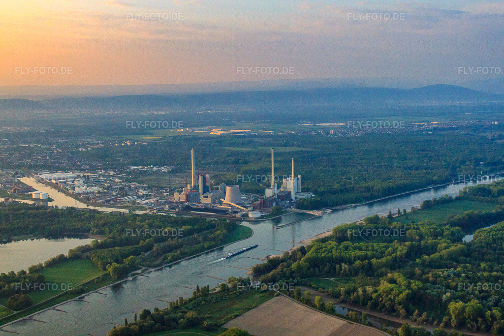 Luftbild: Baustelle zur Erweiterung des Rheinhafen-Dampfkraftwerk Karlsruhe der EnBW Energie Baden-Württemberg AG im Ortsteil Daxlanden in Karlsruhe im Bundesland Baden-Württemberg in Deutschland. Foto: IMG_40227.jpg vom 22.04.2011 durch Werner Riehm/FLY-FOTO.deWWW.ENBW.COM