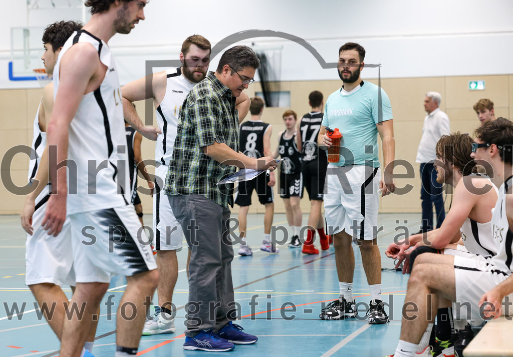 2023-03-26_045_TSV_Vaterstetten_gegen_Wacker_Knights_Burghausen | Vaterstetten, Deutschland, 26.03.2023:
Basketball, Bayernliga Herren Südost 2022 / 2023, 17. Spieltag, TSV Vaterstetten gegen Wacker Knights Burghausen, Endergebnis: 

Trainer Daniel Paz (TSV Vaterstetten)

Foto: Christian Riedel / fotografie-riedel.net