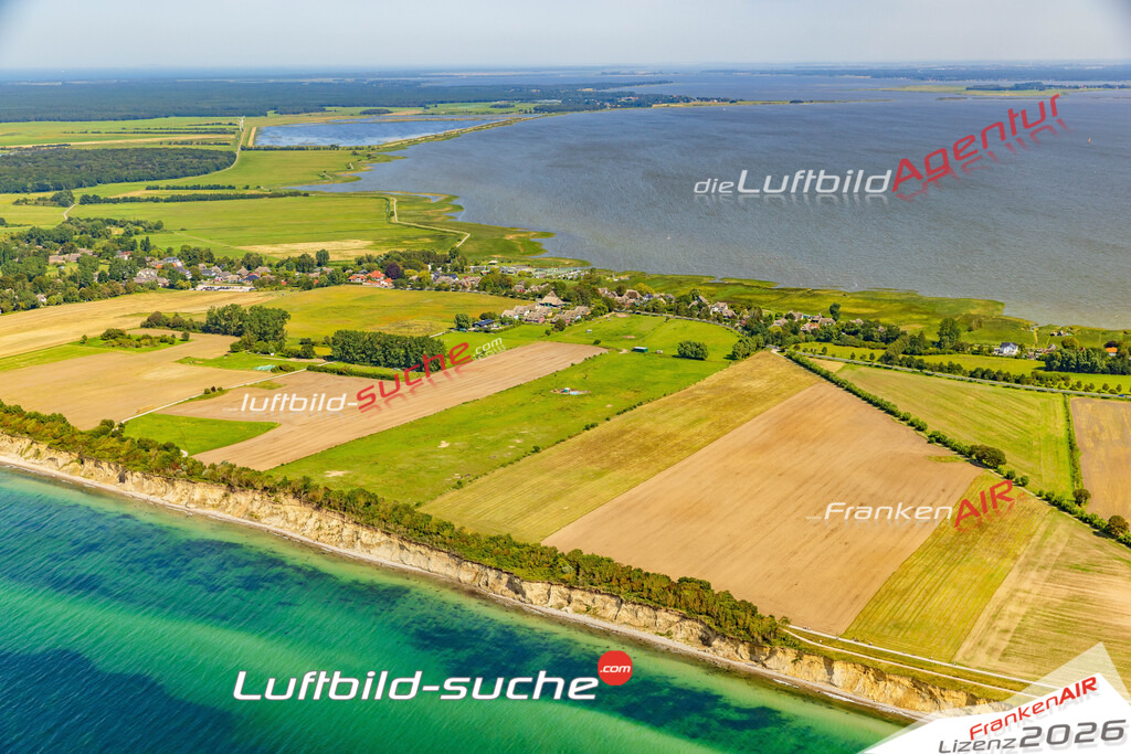 Klassische Luftaufnahme ohne Drohne zeigt:Alt- und Niehagen bei Ahrenshoop - Die Luftbildaufnahme wurde 2025 vom UL-Flugzeug heraus erstellt ( keine Drohnenaufnahme ) - Hochauflösende Luftaufnahme -Nicht vergleichbar mit Google Maps oder Satelittenbilder- Die Geschenkidee !Mit Lizenz und Bildrechte bestellbar