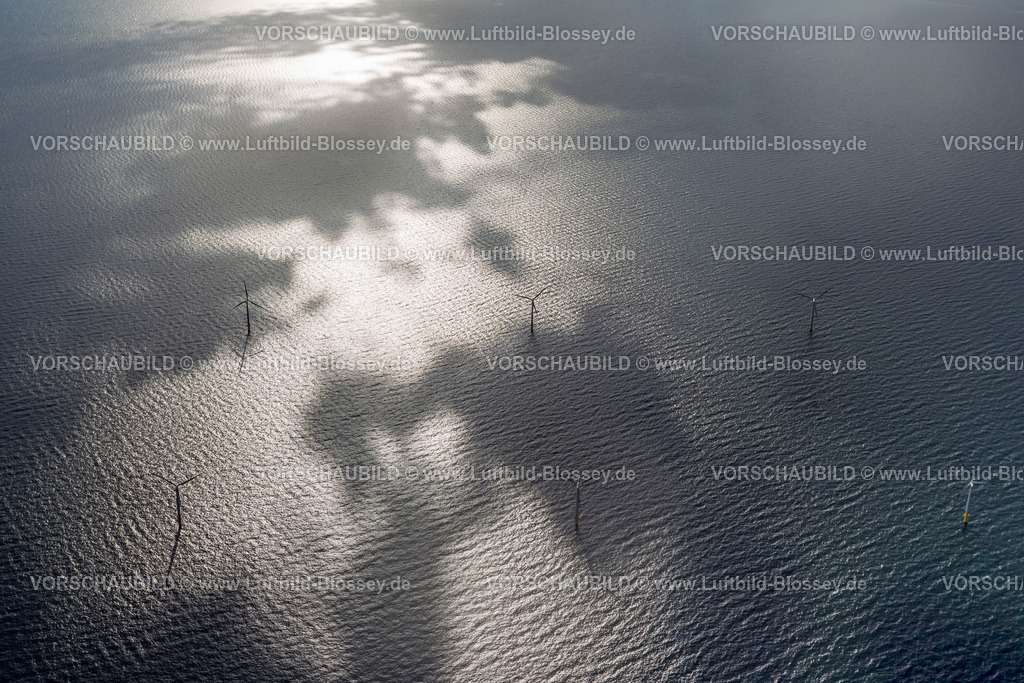 Zingst12082423OffShoreWindkrafta | Windpark EnBW Baltic 1, Offshore-Windpark in der Ostsee vor der Küste Mecklenburg-Vorpommerns, nördlich der Halbinsel Fischland-Darß-Zingst, Wolkenschatten,  Windkraftwerk, Windenergie , Darßer Ort, Ostsee, Mecklenburg-Vorpommern, Deutschland, Europa