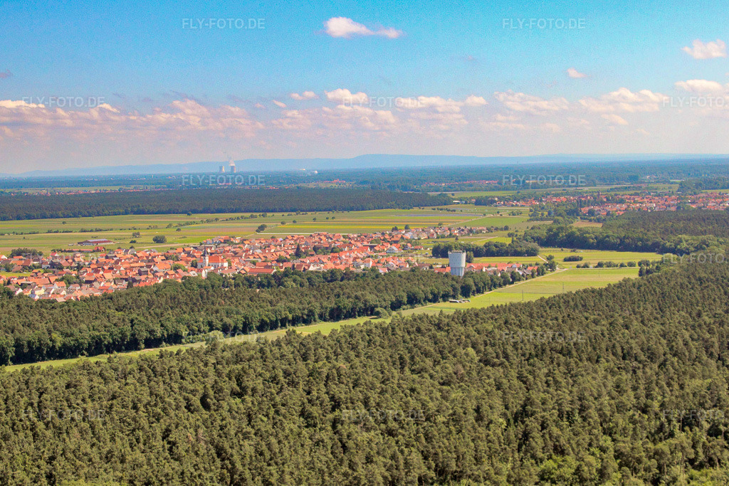 Luftbild: Ortsansicht von Südwesten in Hatzenbühl im Bundesland Rheinland-Pfalz in Deutschland. Foto: IMG_18413.jpg vom 30.05.2009 durch Werner Riehm/FLY-FOTO.de