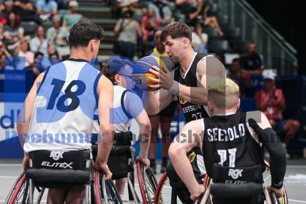 SES_TTG3X320250718-2729 | bond - Realisiert mit Pictrs.com