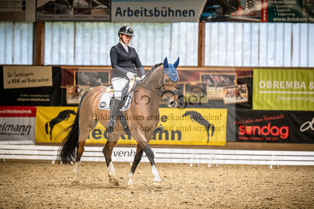 DOS_2350 | Entdecke hochwertige Reitturnierfotos von Foto Oger. Professionell, emotional und authentisch – jetzt Lieblingsmomente im Shop bestellen.Deutschlandweite Turnierfotografie. - Realisiert mit Pictrs.com