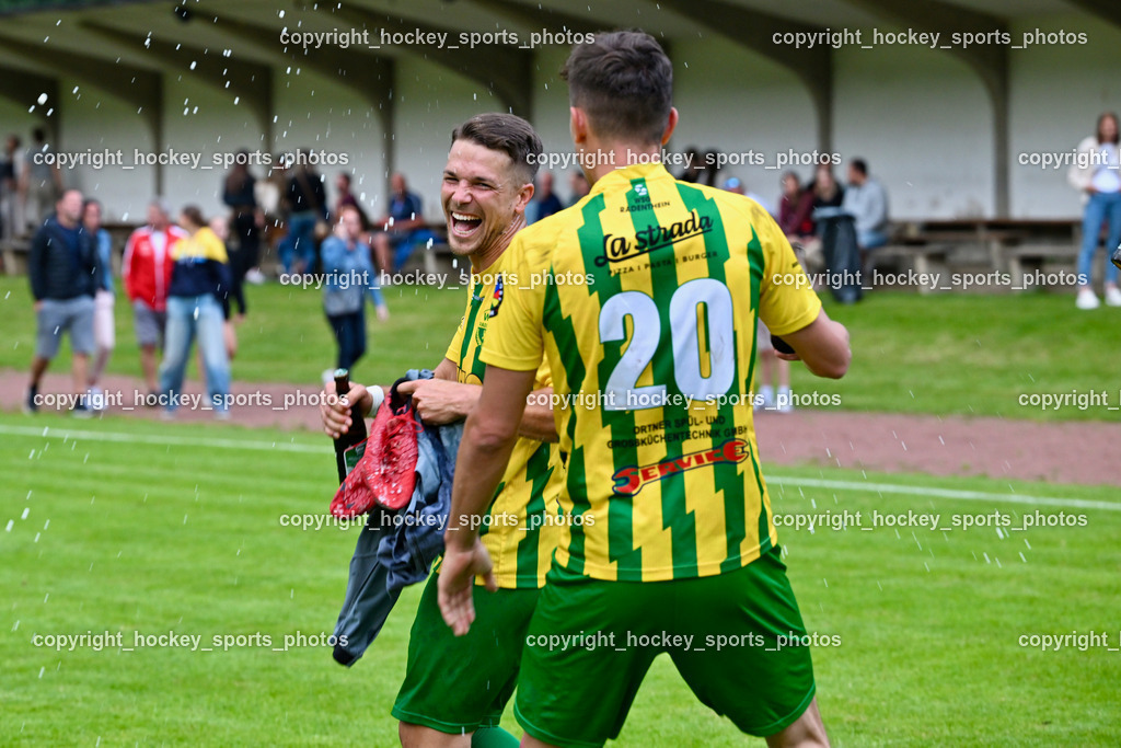 WSG Radenthein vs. St. Michael ob Bleiburg | #14 Rok Baskera WSG Radenthein, #20 Mario Patrick Tarmann WSG Radenthein, Bierdusche, Jubel WSG Radenthein, Relegations Feier, WSG Radenthein vs. St. Michael ob Bleiburg, WSG Radenthein vs. St. Michael ob Bleiburg  am 15.06.2024 in Radenthein (Sportplatz Radenthein), Austria, (Photo by Bernd Stefan)