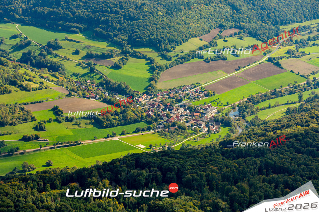 Schrägluftbild  Steinkirchen  Braunsbach - Das Luftbild wurde 2025 vom UL-Flugzeug heraus erstellt ( keine Drohne ) - Hochauflösende Luftaufnahme -Nicht vergleichbar mit Google Maps oder Satelittenbilder- Die Geschenkidee !Mit Lizenz und Bildrechte bestellbar