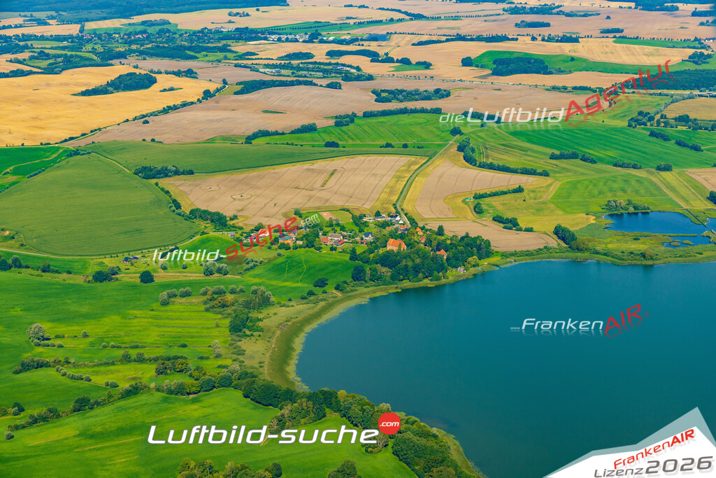 Schöne Luftaufnahme als Geschenk in Groß Tessin Glasin - Die Luftbildaufnahme wurde 2025 vom UL-Flugzeug heraus erstellt ( keine Drohne ) - Hochauflösende Luftaufnahme -Nicht vergleichbar mit Google Maps oder Satelittenbilder- Die Geschenkidee !Mit Lizenz und Bildrechte bestellbar