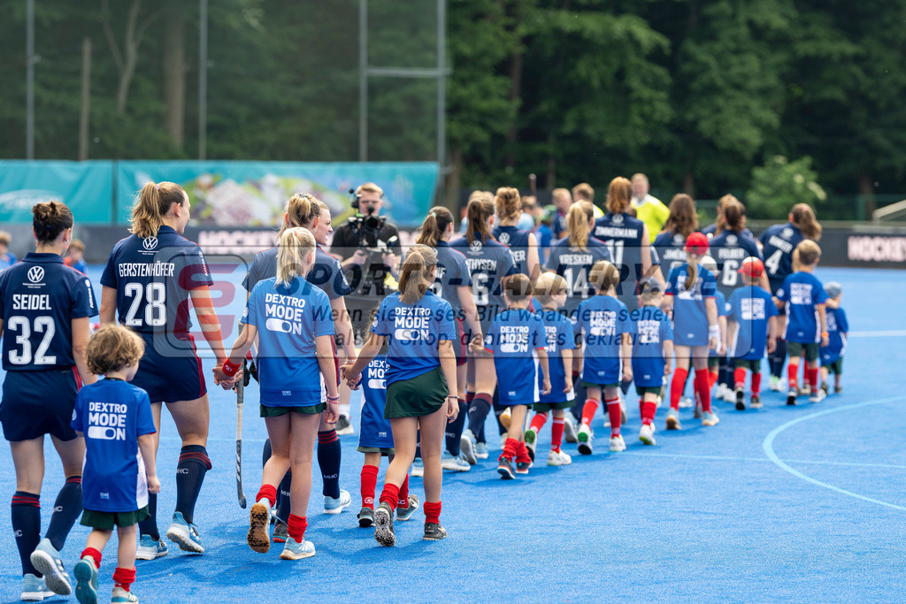 Final4_20250531-1144-Z82_7856 | Krefeld, Deutschland, 31.05.2025:  Feldhockey Final4 2025 – „Deutsche Feldhockey-Meisterschaften 2025“ im Gerd-Wellen-Hockeyanlage am 31.05.2025 in Krefeld, Deutschland. (Foto von Kramhöller/Fehrmann/Kaste)Krefeld, Germany, 31.05.2025: Feldhockey Final4 2025 – „Deutsche Feldhockey-Meisterschaften 2025“ in Gerd-Wellen-Hockeyanlage at 31.05.2025 in Krefeld, Deutschland. (Foto from Kramhöller/Fehrmann/Kaste)
