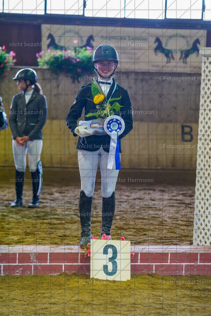 20221002-FAH09465 | Obberbayerische Meisterschaften Vielseitigkeit 2022, Schwäbische Meisterschaften Vielseitigkeit 2022, Mertingen, Schwaben, Bayern, Geländeturnier, Buschreiter, Turnierfotografen Bayern, Fotoagentur Herrmann,  Bayerische Meisterschaften VS Jun. / JR / Pony:, Turnierbilder, Pferdebilder, Turnierfotos, Pferdesortfotografie, Reitsportfotograf, Pferdeshooting