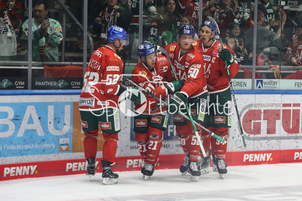 Augsburger Panther - Fischtown Pinguins Bremerhaven | Jubel der Panther nach dem Treffer zum 1-0 druch Jere KARJALAINEN (AEV #21) / Tor / Torschuetze / Jubel / Freude
