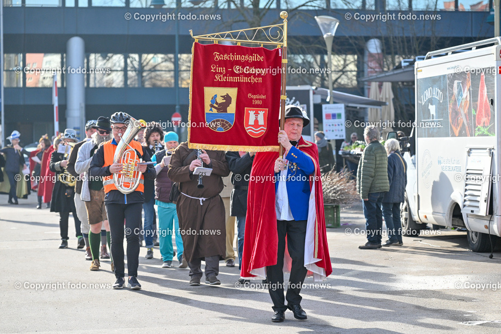 Suedbahnhofmarkt Linz_ Faschingsumzug 2024_ 10.02.2024-1 | 10.02.2024, Linz, AUT, Suedbahnhofmarkt, Faschingsumzug 2024, im Bild Ebelsberger Faschingsgilde, Umzug, Musik, Masken, maskiert, Krapfen, Verkleidungen, Prinzenpaar