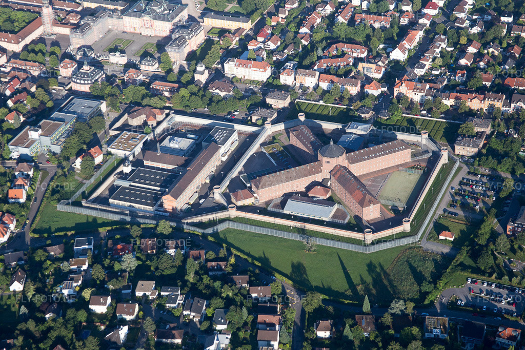 Luftbild: Justizvollzugsanstalt von Nordosten in Bruchsal im Bundesland Baden-Württemberg in Deutschland. Foto: IMG_092328.jpg vom 01.08.2016 durch Werner Riehm/FLY-FOTO.de