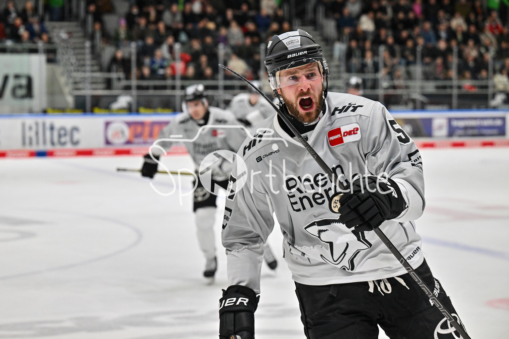 Augsburger Panther - Kölner Haie | Grenzeloser Jubel der Haie nach dem Treffer zum 4-3 durch Brady AUSTIN (Koelner Haie #57) / Tor / Torschuetze / Freude / Happy / DEL: Augsburger Panther - Koelner Haie, Curt Frenzel Stadion am 02.03.2025