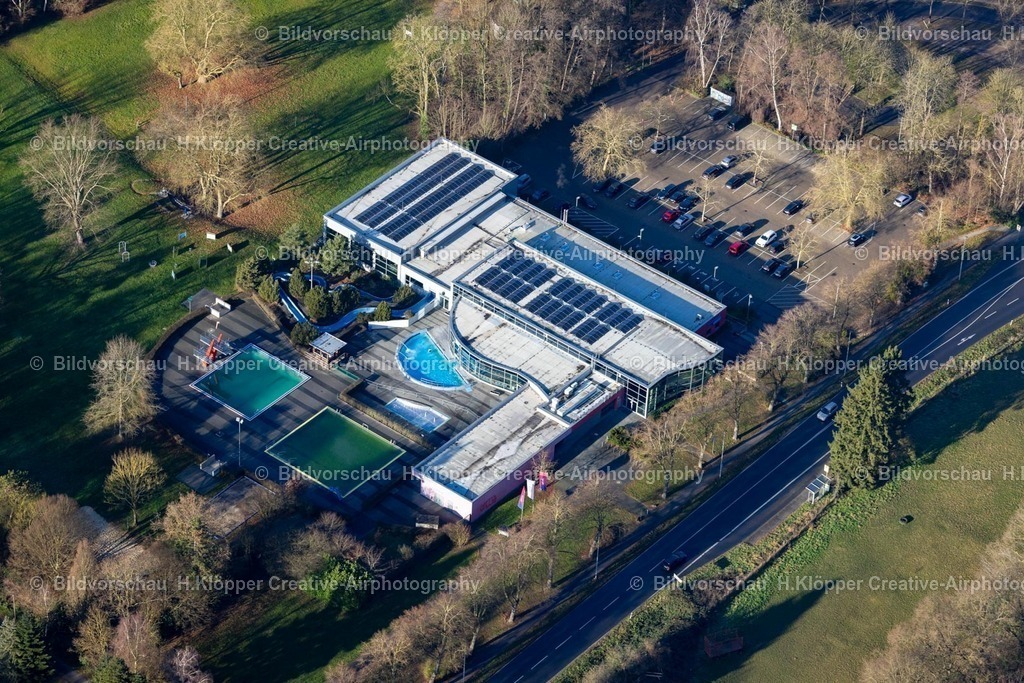 Luftbild Mönchengladbach-8461 | Luftbildfotografie Therme und Schwimmbecken am Freibad der Freizeiteinrichtung " Schlossbad Niederrhein " an der Straße Auf dem Damm in Wickrath-Mitte - Realisiert mit Pictrs.com