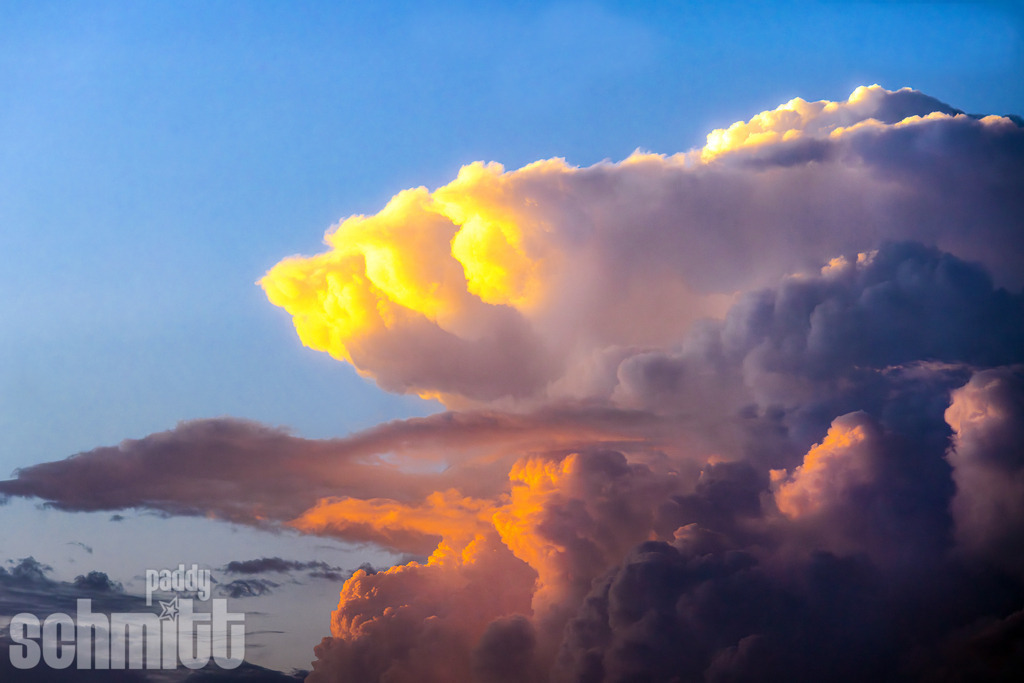 PS-Wolken-2026-31 | Entdecke die größte Bildgalerie der Region mit Fotografien aus dem Allgäu, der Bodenseeregion, Oberschwaben, dem Donautal und der Schwäbischen Alb. Landschaften, Luftaufnahmen und Reisefotografie als Wandbild und Fotokunst. - Realisiert mit Pictrs.com