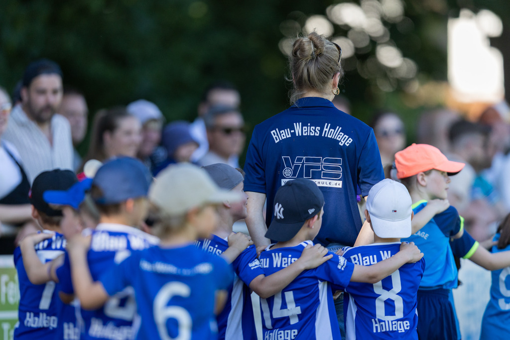Fußball I Männer I 40. Pfingscup Hollage I 13424 | realhellocedii - Realisiert mit Pictrs.com