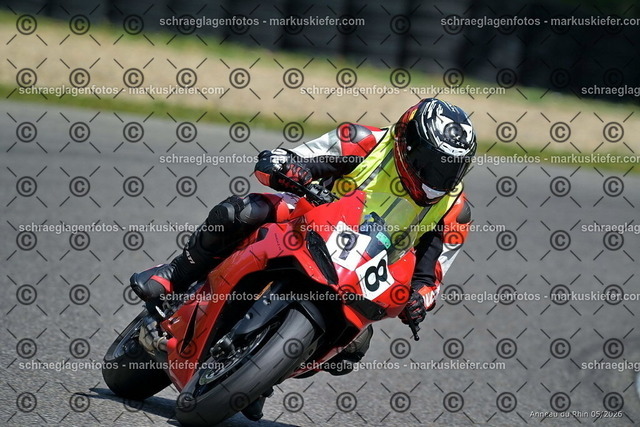26BT02-1693 | markuskiefer.com - Realisiert mit Pictrs.com
