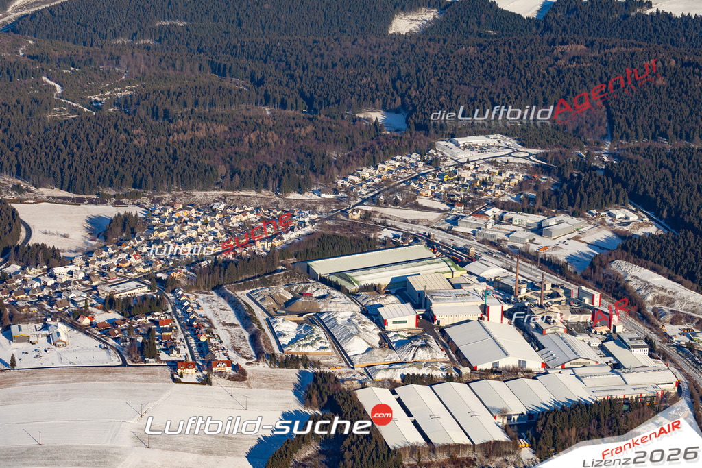 Das Luftbild der Stadt Steinbach am Wald wurde 2019 vom Flugzeug heraus erstellt (keine Drohne) Aufnahmehöhe ca.400 Meter- hohe Auflösung- beste Druck-Qualität garantiert!