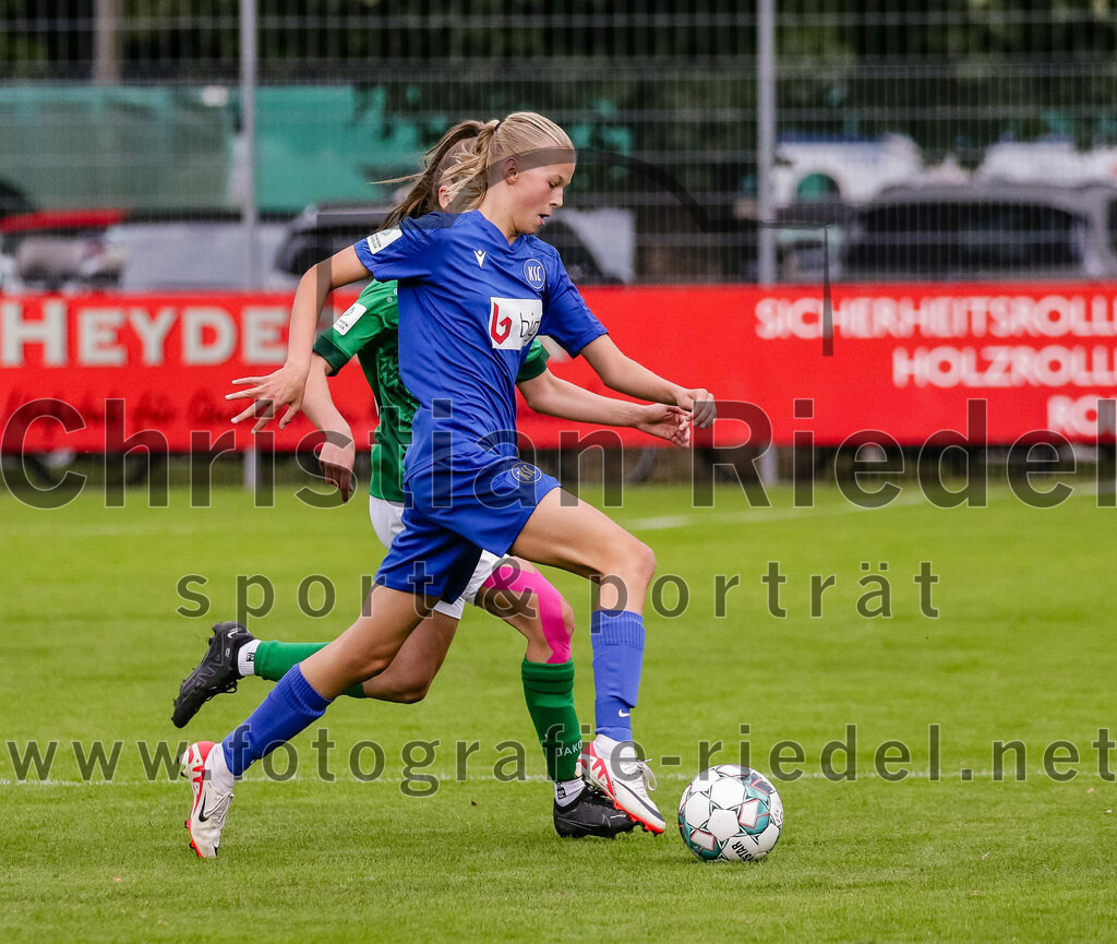 2023-10-07_084_FC_Forstern_gegen_Karlsruher_SC | Forstern, Deutschland, 07.10.2023:
Fußball, B-Juniorinnen-Bundesliga Süd 2023 / 2024, 4. Spieltag, FC Forstern gegen Karlsruher SC, Endergebnis: 1:1

Amelie Mayr (FC Forstern, #18)

Foto: Christian Riedel / fotografie-riedel.net
