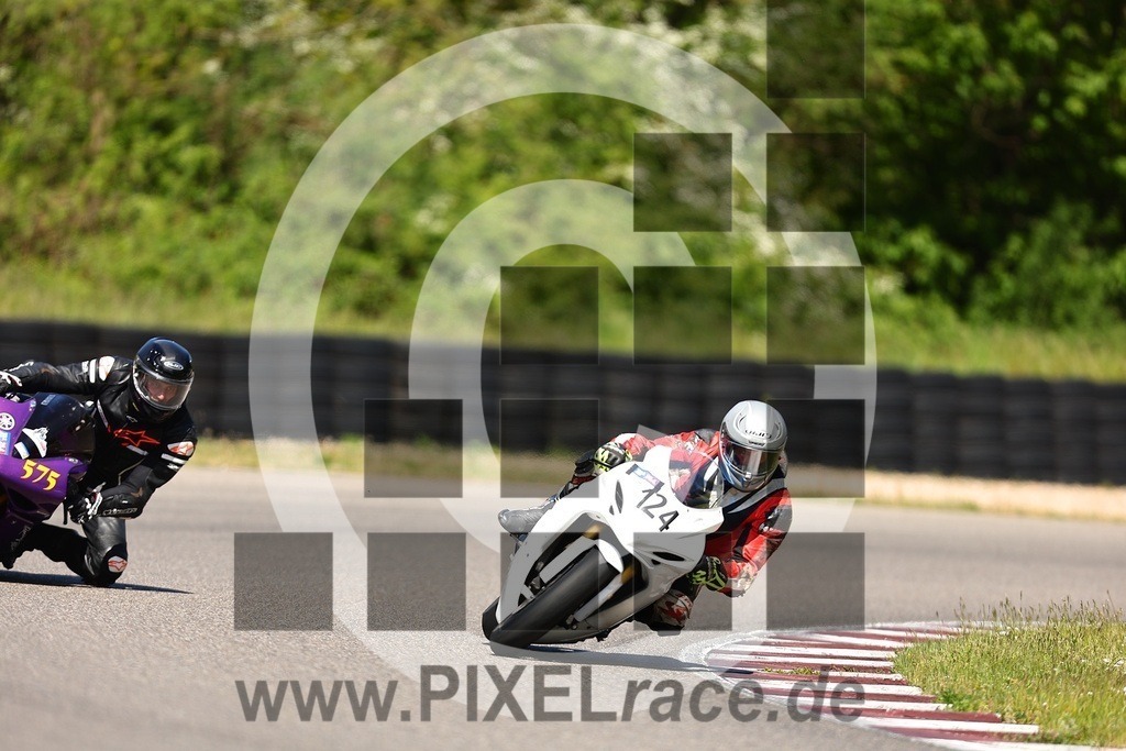 0124-20260426_02015 | Schöne Erinnerungen an spannende Momente - das festzuhalten ist unser Job. PIXELrace.de ist seit 2003 auf den Rennstrecken Europas unterwegs um die Action draußen beim Fahren und die wunderbare Stimmung imm Fahrerlager für euch einzufangen.