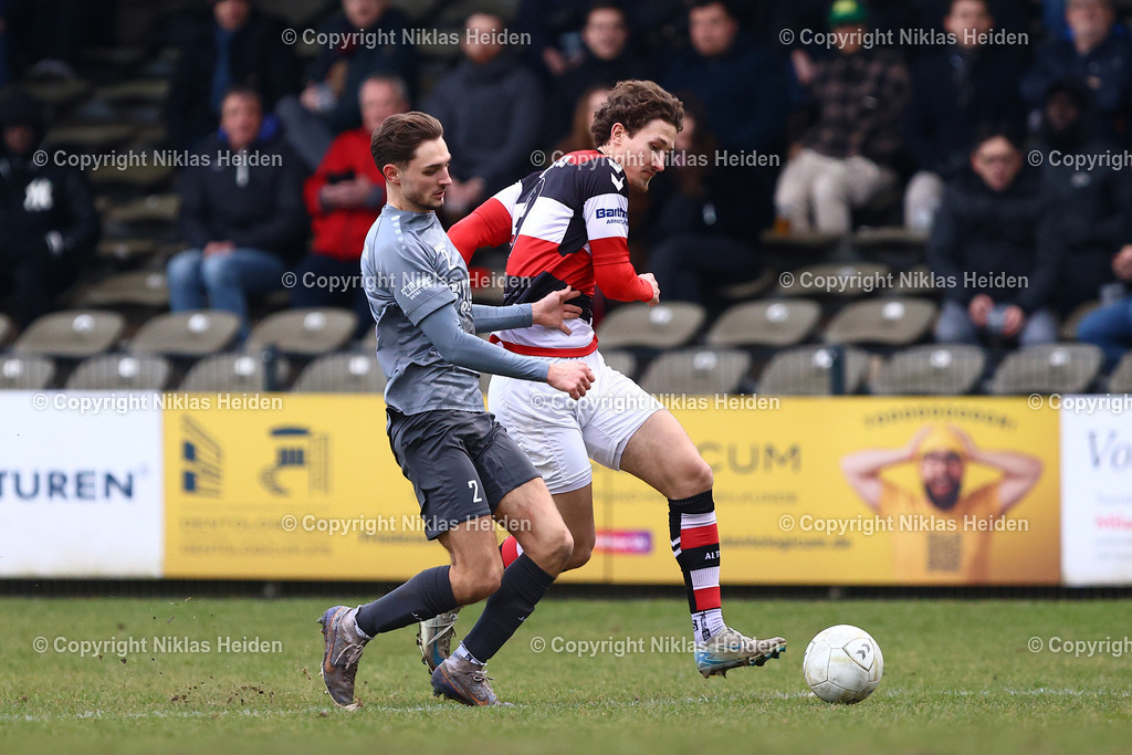 NH_Altona93_TSVBuchholz08_OberligaHamburg_01032025 | #9 Max Düwel (Altona 93), #2 Samed Skrijelj (TSV Buchholz 08)Fußball I Herren I Gamesright Oberliga Hamburg I Saison 2024-2025 I 25. Spieltag I Altona 93 - TSV Buchholz 08 I 01.03.2025 I Adolf-Jäger-Kampfbahn