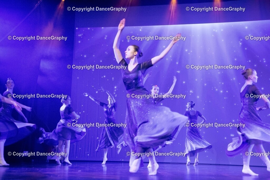 GPHY3389 | DanceGraphy - Realisiert mit Pictrs.com