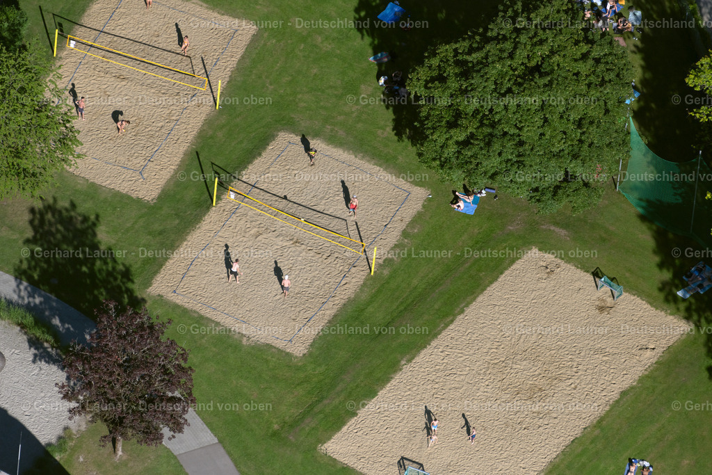 4032573 | SALEM 12.06.2020 Sandflächen der Beachvolleyball- Sportplätze im " Naturerlebnispark Schloßsee Salem " im Ortsteil Mimmenhausen in Salem im Bundesland Baden-Württemberg, Deutschland. Weiterführende Informationen bei: Gemeinde Salem. // Sand surface of volleyball sports field in the district Mimmenhausen in Salem in the state Baden-Wuerttemberg, Germany. Further information at: Gemeinde Salem. Foto: Gerhard Launer