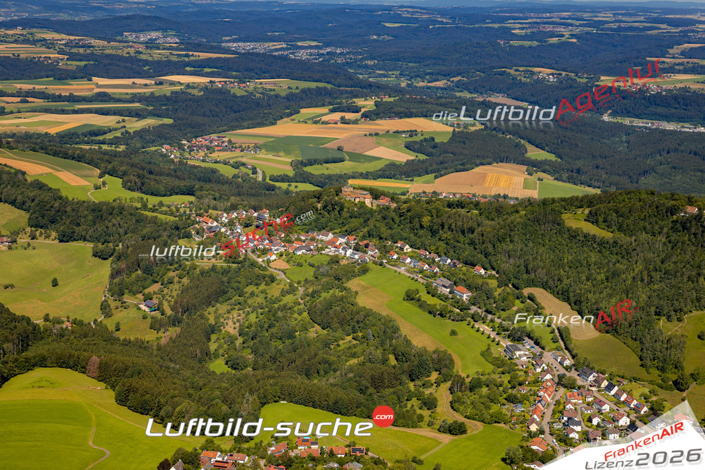 Das Luftbild zeigt : Rechberg Schwäbisch Gmünd - Die Luftaufnahme wurde 2024 vom UL-Flugzeug aus erstellt ( keine Drohne ) - Hochauflösende Luftaufnahme - Für grossformatige Ausdrucke geeignet. Die Geschenkidee !Mit Lizenz und Bildrechte bestellbar
