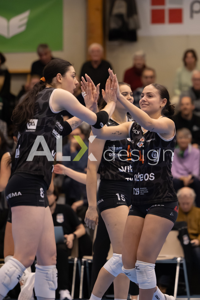 Volleyball I Frauen I Saison 2025-2026 I Volleyball NLA | Women I Round 16 I VC Kanti Schaffhausen - Viteos NUC I 31.01.2026 | 4 Milz Sara (CH) (Viteos NUC) – Zuspiel  //  8 Attieh Gabrielle (CA) (Viteos NUC) – Außenangriff  //  15 Von Micheli Alix (CH) (Viteos NUC) – Mittelblock - Realisiert mit Pictrs.com