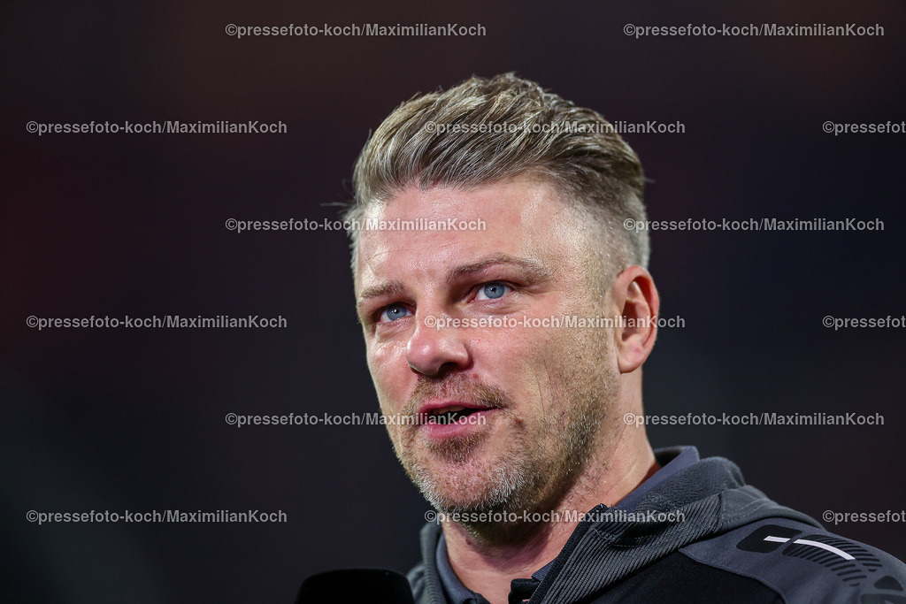 Due0911240109602102 | 09.11.2024, Fußball, Fortuna Düsseldorf - SC Paderborn 07, 2. Bundesliga, Merkur Spiel-Arena, Saison 2024 2025: Trainer Lukas Kwasniok (Cheftrainer Paderborn) DFB regulations prohibit any use of photographs as image sequences and or quasi-video.