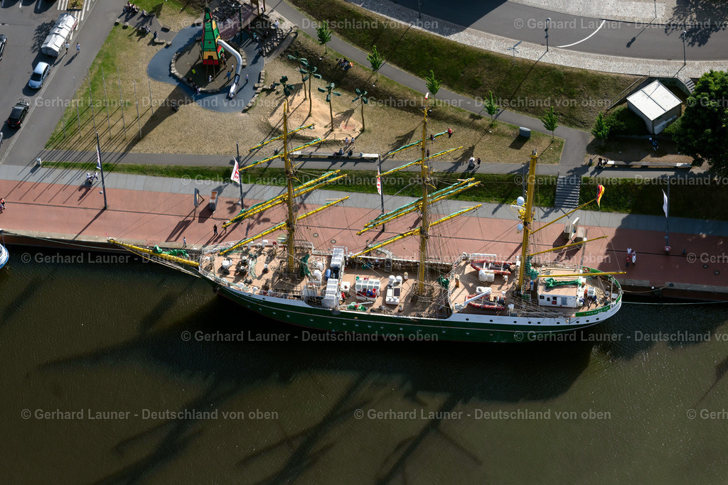 4030262 | BREMERHAVEN 01.06.2020 Segelschiff Großsegler ALEXANDER von HUMBOLDT II im Hafen in Bremerhaven im Bundesland Bremen, Deutschland. Weiterführende Informationen bei: DSST Deutsche Stiftung Sail Training. // Sailboat ALEXANDER von HUMBOLDT II in the harbor in Bremerhaven in the state Bremen, Germany. Further information at: DSST Deutsche Stiftung Sail Training. Foto: Gerhard Launer