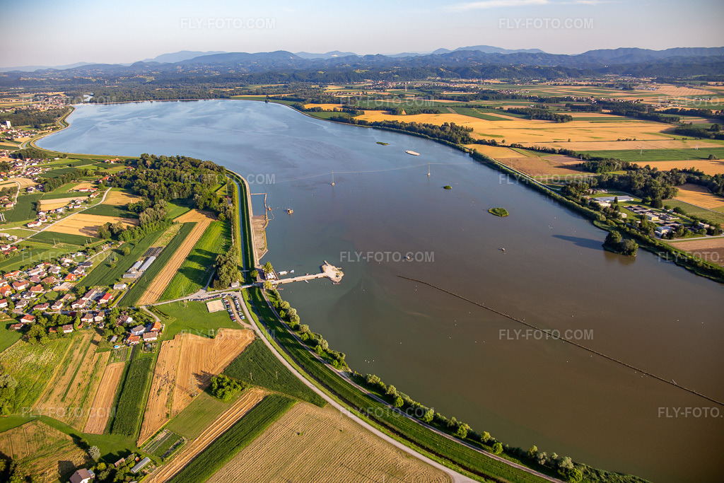 Aerial view: Ptujsko jezero reservoir from the northwest in Ptuj in the state Slovenia, Slovenia. – Photo: IMG_137308.jpg taken on 07/08/2023 by Werner Riehm/FLY-FOTO.com – Resolution of the original: 5472 x 3648 px