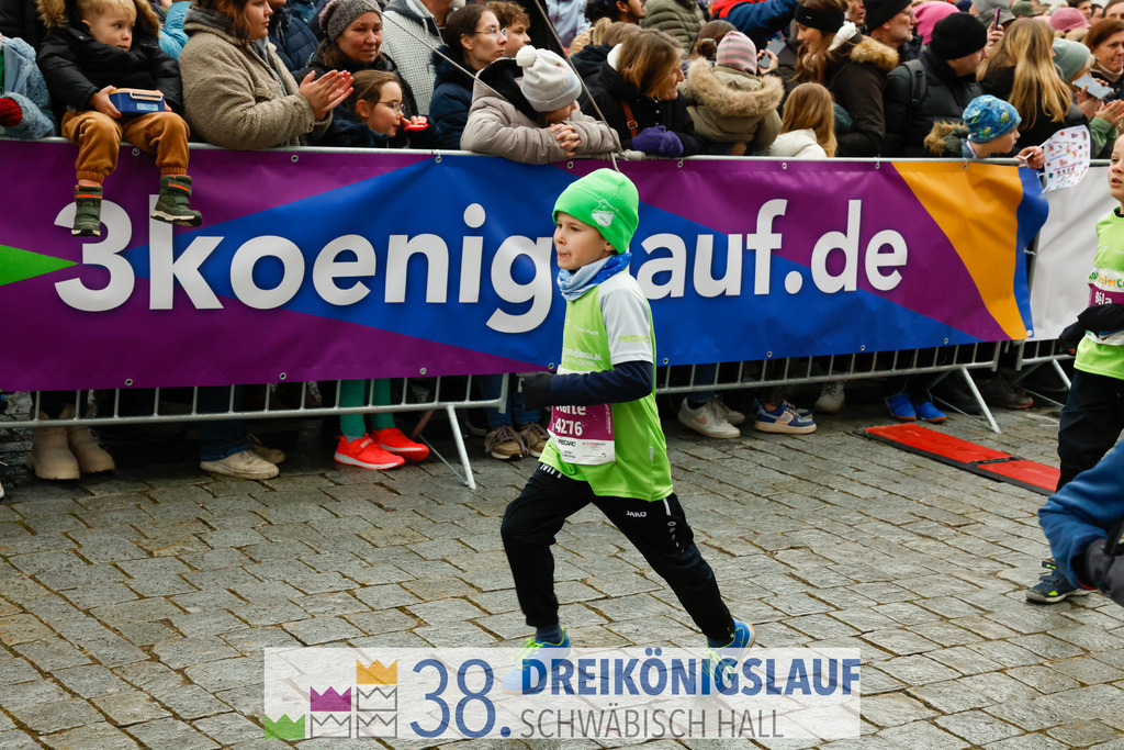400m AOK Junior Cup | 3 Koenigslauf 2024 400m AOK Junior Cup - Realisiert mit Pictrs.com