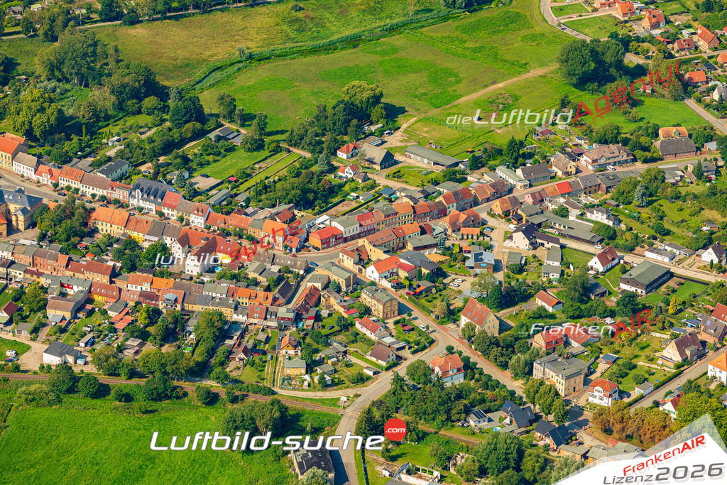 Luftbild der Stadt Brüel - Die Luftaufnahme wurde 2025 vom UL-Flugzeug heraus erstellt ( keine Drohne ) - Hochauflösende Luftaufnahme - für professionelle Ausdrucke geeignet. Die Geschenkidee !Hier alle&nbsp;Infos zur Lizenzierung der LuftaufnahmeWir fliegen auch dieses Jahr wieder in Ihre Region um Luftbilder zu erstellen.- Luftbild anfragen