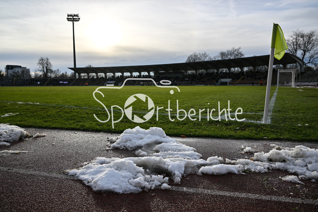 TSV Schwaben Augsburg - FC Augsburg II | das alte Rosenaustadion in Augsburg leuchtet in der Sonne / Symbolbild / Schnee / Winter / Eis / Symbolbidl /Regionalliga Bayern: TSV Schwaben Augsburg - FC Augsburg II, Rosenaustadion am 23.11.2024