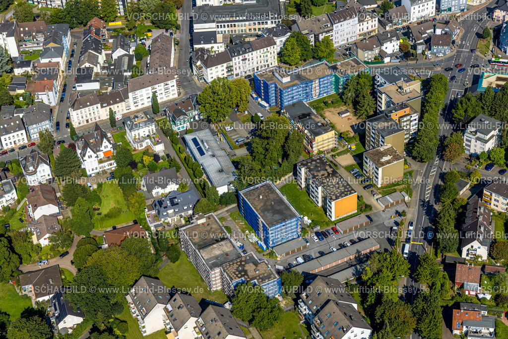 Schwelm240813961 | Luftbild, Catharina-Rehage-HausEinrichtung für betreutes Wohnen, Mehrfamilienhäuser und Hochhäuser mit Spielplatz an der Hauptstraße, Haus mit Baugerüst für Renovierung, Schwelm, Ruhrgebiet, Nordrhein-Westfalen, Deutschland