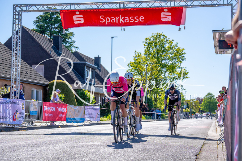 Spurt in den Mai 2026 - Großer Preis der Sparkasse Neuss | Annual one-day road cycling race "Großer Preis der Sparkasse Neuss" held in Büttgen, Germany, organized by VfR Büttgen 1912 e.V. The event features multiple races across all age categories from U11 youth to Elite men. - Realisiert mit Pictrs.com