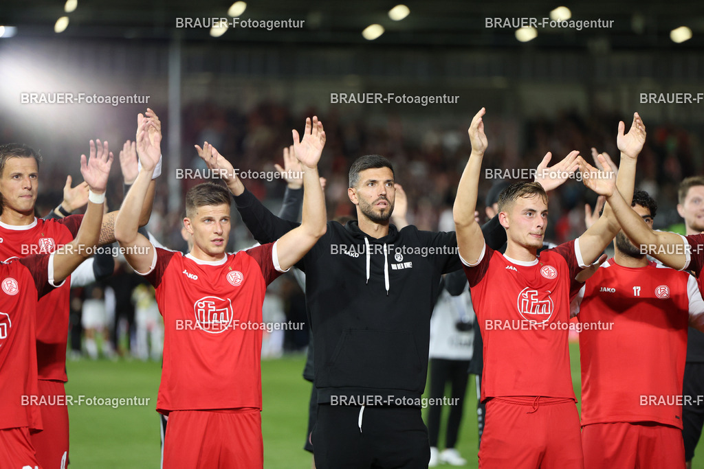 SV Wehen Wiesbaden - Rot-Weiss Essen | Wiesbaden, Deutschland, 22.08.2025XXwährend des drittliga Spiels zwischen SV Wehen Wiesbaden und Rot-Weiss Essen am 22.08.2025 in der BRITA-Arena in Wiesbaden. (Foto von Timo Bluhmki-Schmidt/Brauer Fotoagentur