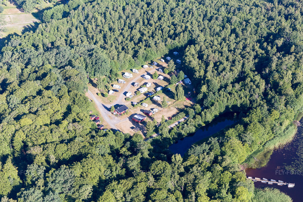 Vue aérienne: Vue de la ville à Torne dans le département Kronoberg, Suède. Photo: IMG_108158.jpg prise le 28/06/2018 par Werner Riehm/FLY-FOTO.euRésolution de l'original: 5472 x 3648 px