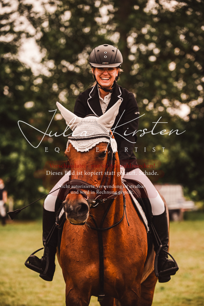 DSC_7020 | Pferde- und Turnierfotografie in Westsachsen. Pferdeportraits, Auftragszeichnungen und intuitive Kunst.