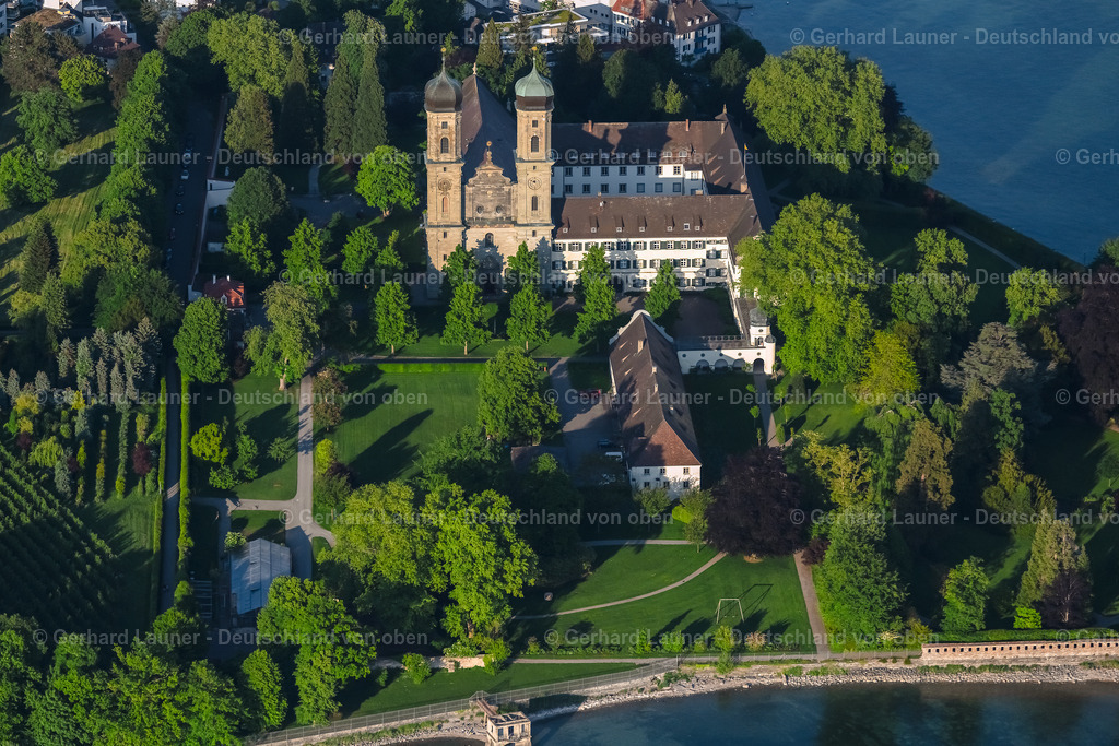 4028726 | FRIEDRICHSHAFEN 17.05.2020 Kirchengebäude der Evangelische Schlosskirchengemeinde Friedrichshafen in Friedrichshafen im Bundesland Baden-Württemberg, Deutschland. Weiterführende Informationen bei: Evangelische Schlosskirchengemeinde. // Church building of Evangelische Schlosskirchengemeinde Friedrichshafen in Friedrichshafen in the state Baden-Wuerttemberg, Germany. Further information at: Evangelische Schlosskirchengemeinde. Foto: Gerhard Launer