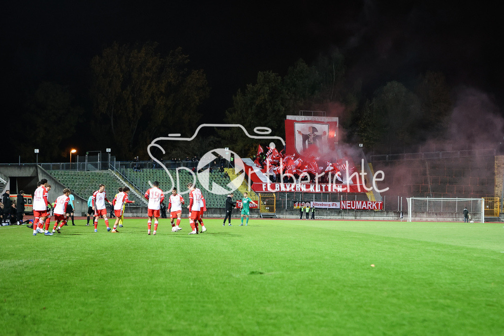 FC Augsburg II - FC Bayern Amateure | Die Fans aus Muenchen haben ein Intro vorbereitet / Choreo / Pyrotechnik / Pyro / Ultras /