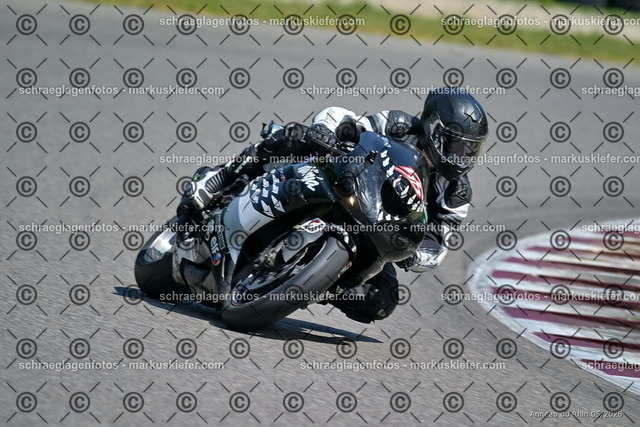 26BT02-1562 | markuskiefer.com - Realisiert mit Pictrs.com