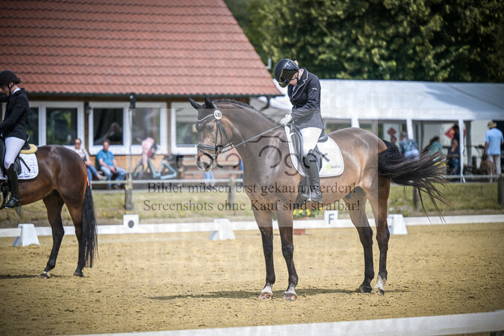 DOS_2355 | Entdecke hochwertige Reitturnierfotos von Foto Oger. Professionell, emotional und authentisch – jetzt Lieblingsmomente im Shop bestellen.Deutschlandweite Turnierfotografie. - Realisiert mit Pictrs.com