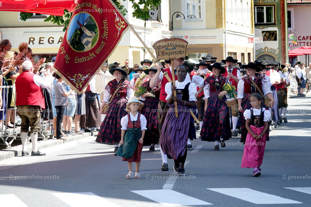 news-2022-Juli17-Musikumzug-Reutte-DSD03403-Elbigenalp | Info aus dem Bezirk Reutte/Ausserfern Tirol sowie eine umfangreiche Bilddatenbank über die gesamte Region: Lechtal, Talkessel Reutte, Tannheimertal, Zwischentoren. Lech, Plansee, Zugspitze, Grenztunnel, B179, Fernpassstraße, Verkehr, Lawinen, Tradition, - Realisiert mit Pictrs.com