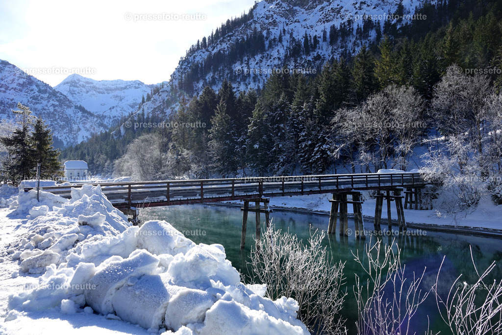welltvi-Plansee-Winter--DSC02606 | Info aus dem Bezirk Reutte/Ausserfern Tirol sowie eine umfangreiche Bilddatenbank über die gesamte Region: Lechtal, Talkessel Reutte, Tannheimertal, Zwischentoren. Lech, Plansee, Zugspitze, Grenztunnel, B179, Fernpassstraße, Verkehr, Lawinen, Tradition, - Realisiert mit Pictrs.com