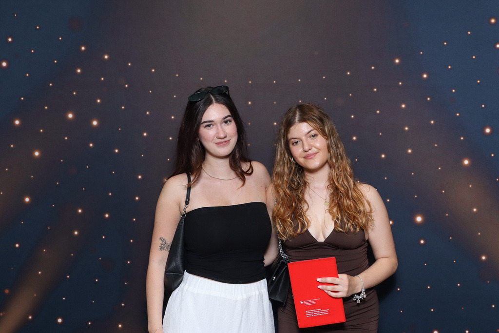 ZD260628112736-125 | Fotoshop von zweidimensional Fotografie. Ihr Fotograf im Aargau. Abzüge von Ihrem Fotobox Event bestellen.Abzüge von Ihrem Hochzeit bestellen.Abzüge von Ihrem Schulfotograf bestellen.