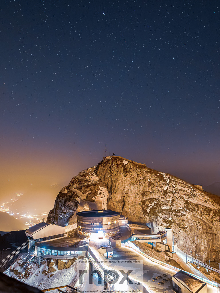 Pilatus @ Night | Stimmungsvolle Fotokunst aus Luzern. Erlebe den Pilatus, den See und die Stadt Luzern in exklusiven Aufnahmen in der Fotogalerie & Shop. - Realisiert mit Pictrs.com